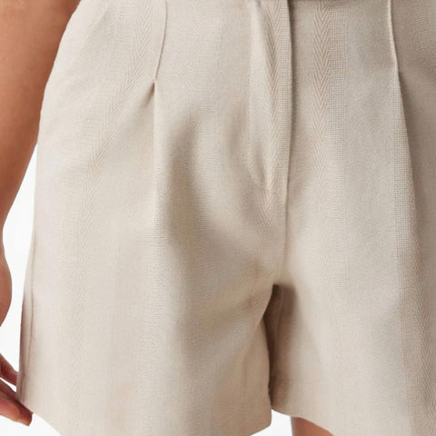 CREAM PLEATED SHORT