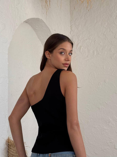 ONE-SHOULDER TOP